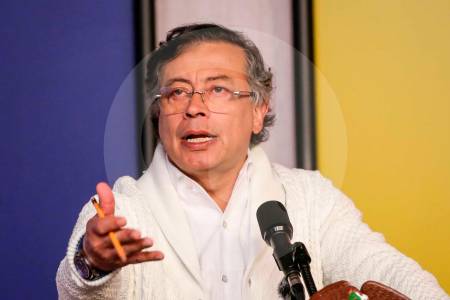 El remezón que le dio Petro a la cúpula militar enciende polémica en medio de la crisis de seguridad