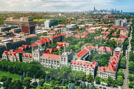 Universidad de Chicago prohíbe a sus alumnos usar IA y celulares en clase, ¿cuál es la mejor solución?