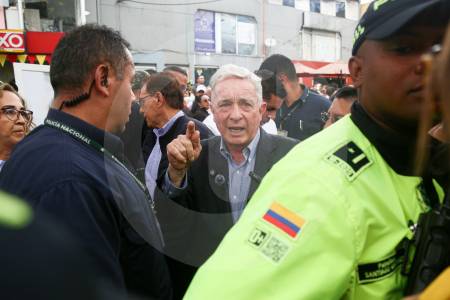 Capturan a funcionaria del Inpec en acto político de Uribe, ¿por qué?