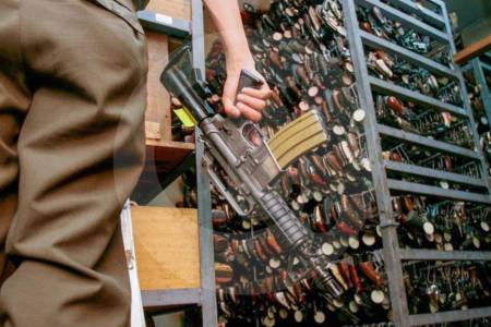 Judicializan a funcionario del CTI por presunto cambio y desaparición de armas bajo custodia de la Fiscalía