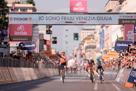 El noruego Fredik Lavik ganó la etapa 15 del Giro de Italia y el UNO X tuvo su debut triunfal en World Tour