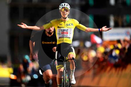 Tadej Pogacar ganó con autoridad en la etapa 19 que terminó en el mítico Alpe d’Huez