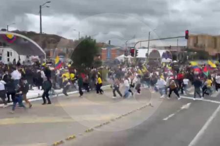 Desórdenes en el desfile del 20 de julio en Bogotá; periodistas denuncian agresiones y falta de protección