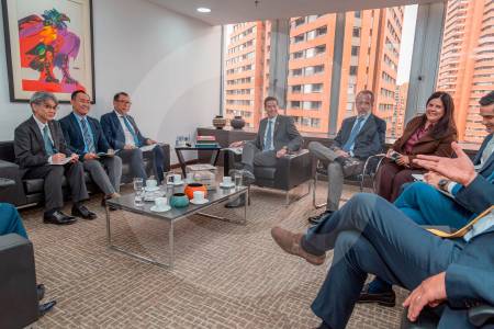 Gobierno busca concretar el regreso de Mazda a Colombia