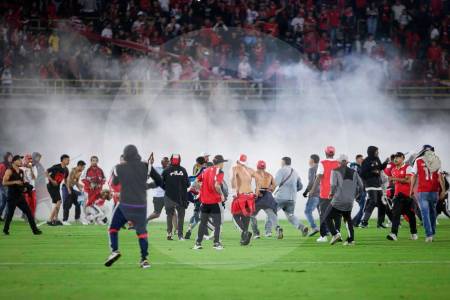 Santa Fe empató con América en un partido empañado por los disturbios en El Campín