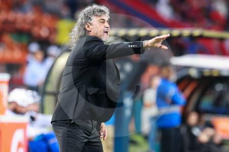 Las exigencias de Leonel Álvarez que lo alejarían del DIM