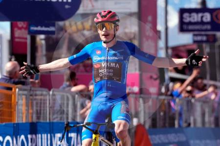 Jonas Vingegaard ganó la etapa 14 del Giro de Italia y es nuevo líder; así le fue a Egan Bernal y a Éiner Rubio