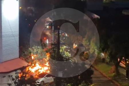 Video | Emergencia en Envigado: incendio a las afueras de SuperMú generó momentos de angustia
