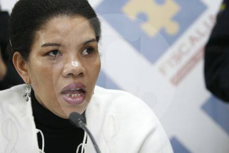 Alias Karina, la temible exguerrillera de las Farc, lanza su biografía: de la guerra a la vida civil