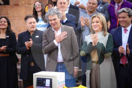 Fajardo inscribió comité anticonstituyente junto a su fórmula vicepresidencial, ¿de qué se trata?