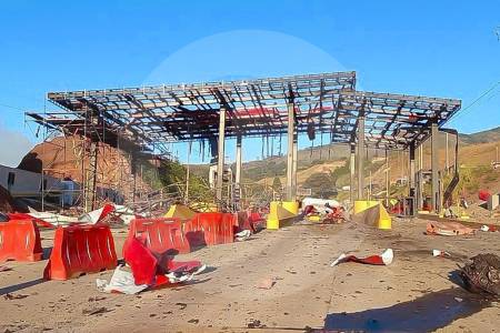 Video | Atentado con explosivos destruyó peaje de Mondomo entre Cali y Popayán; disidencias de ‘Iván Mordisco’ estarían detrás