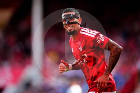 El paisa Daniel Muñoz debutó con el Nottingham Forest, así le fue en su nuevo club