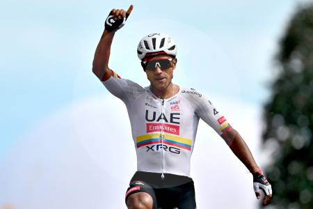 El ecuatoriano Jhonatan Narváez repitió triunfo en el Giro de Italia; Egan Bernal no alcanzó protagonismo