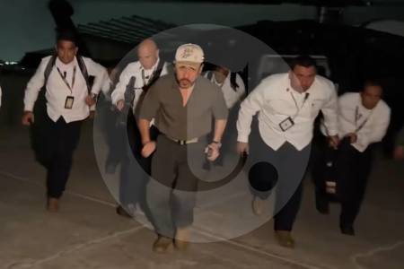 Con chaleco, rodeado de escoltas y corriendo: así fue el atípico patrullaje de De la Espriella por Santa Marta