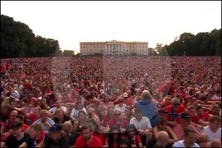 Video | Con el Príncipe de Noruega a la cabeza, los vikingos fueron recibidos en Oslo e hicieron el remo con más de 90.000 aficionados