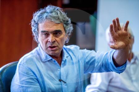 Fajardo no participará en las consultas de marzo e irá a primera vuelta: cinco efectos en la campaña del centro