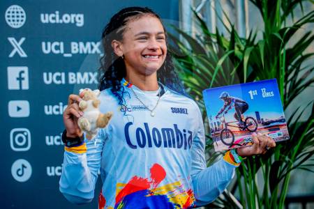 ¡Colombia tiene una nueva campeona mundial en BMX! Camila de La Hoz se coronó en Australia