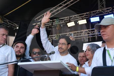 Ahora la campaña de Cepeda dice que “no está impulsando una Constituyente”, ¿servirá esa nueva estrategia?