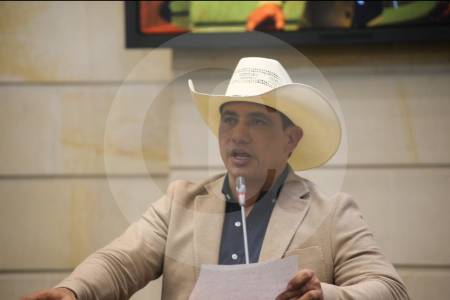 El testimonio que señala al senador Alirio Barrera como presunto acosador sexual: “me besó a la fuerza”