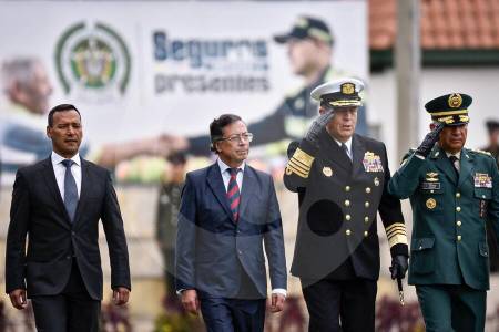 Petro ordena bombardeo contra disidencias de ‘Iván Mordisco’ en Guaviare, mientras la paz total va a la deriva