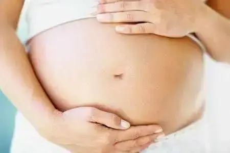 En Antioquia, donde el fenómeno se siente con más fuerza, la tasa pasó de 1,9 en 2008 a apenas 0,9 en 2024. Ese dato ubica al departamento por debajo de la mitad del umbral necesario para mantener estable la población, que es de 2,2 hijos por mujer. FOTO: Julian David Sierra / EL COLOMBIANO