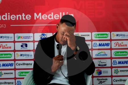 Entre lágrimas de emoción, Amaranto Perea fue presentado como nuevo técnico del DIM: “A este equipo no se le puede decir que no”