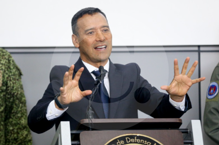 Pese a pataleta de Petro, ministro de Defensa dice que “Fuerza Pública reconoce a De la Espriella”