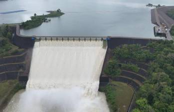 Este mes hace parte, históricamente, de la temporada seca —entre diciembre y abril— y suele ser el más seco en la cuenca alta del río Sinú. Sin embargo, desde que existen registros en la central, que datan de 1960, no se había observado una situación similar en febrero. Foto: Urrá