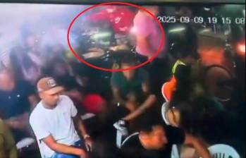 Una cámara de seguridad grabó al sicario que le disparó al secretario de Gobierno de Pradera, José Jiménez. IMAGEN TOMADA DE VIDEO.
