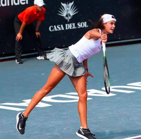 Emiliana Arango sorprende con su buen tenis en Guadalajara. FOTO @FEDECOLTENIS