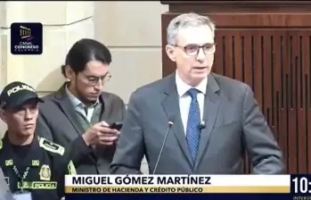 El ministro de Hacienda, Miguel Gómez Martínez, anunció que el Gobierno aplazará por un mes el pago del impuesto de renta para personas naturales, en medio de la emergencia ocasionada por el terremoto. FOTO: Tomada de redes.