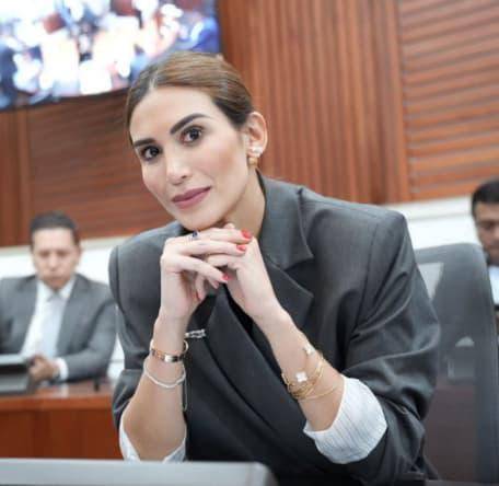 Ella es Saray Robayo Bechara, representante a la Cámara y esposa Emilio Tapia. FOTO: @sarayrobayobech vía Instagram.