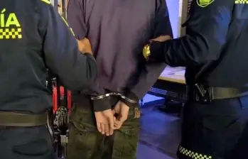 El hombre al momento de su detención en el barrio La América. FOTO: Cortesía