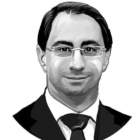 Jóvenes y niños llevan del bulto