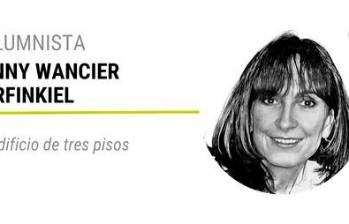 Un edificio de tres pisos