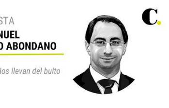 Jóvenes y niños llevan del bulto