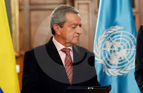 Fiscalía imputará cargos al exsecretario de la Cancillería José A. Salazar por lío con pasaportes