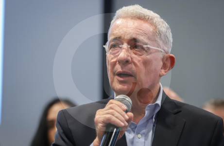Comisión de Acusación pide asumir investigación contra Uribe por masacres en Antioquia