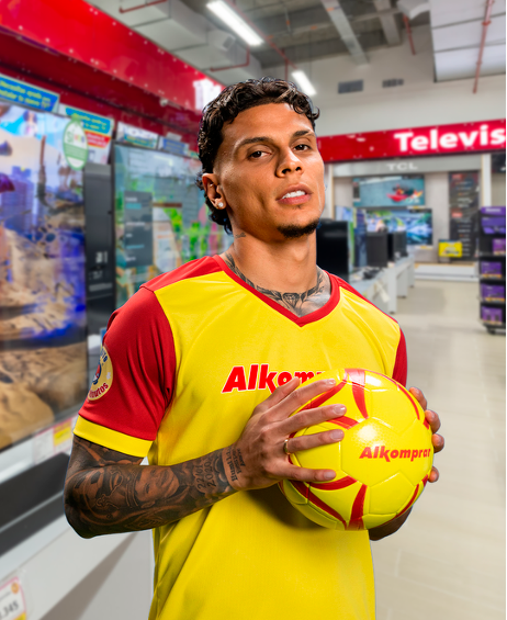 El mediocampista Richard Ríos protagoniza la nueva estrategia comercial de Alkomprar para acercar la tecnología a más colombianos. FOTO suministrada por Toptalk