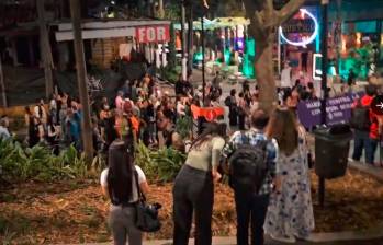 La protesta fue protagonizada por un nutrido grupo de feministas. FOTO: CAPTURA DE VIDEO