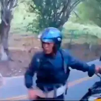 Gobierno de Antioquia anunció una recompensa de hasta $50 millones por información que permita capturar a dos presuntos ladrones de la vía Remolino-Bolombolo, grabados en video. FOTO captura de pantalla