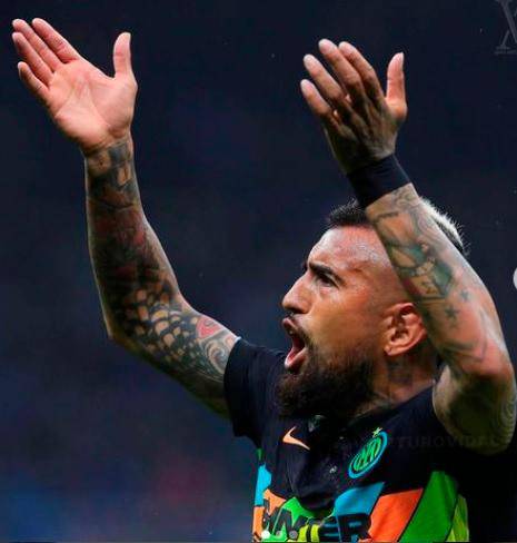 El chileno tiene una relación sentimental con la colombiana Sonia Isaza. FOTO: kingarturo23oficial. 