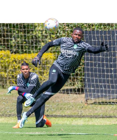 Harlen Castillo asume el arco de Nacional mientras Kevin Mier se recupera de su lesión. Ambos le dan seguridad al equipo antioqueño que se alista para el debut en la Libertadores. FOTO jUAN antonio sÁNCHEZ