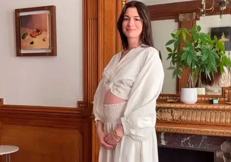 Hathaway compartió la noticia de su embarazo con sus más de 42 millones de seguidores. FOTO: Captura de pantalla
