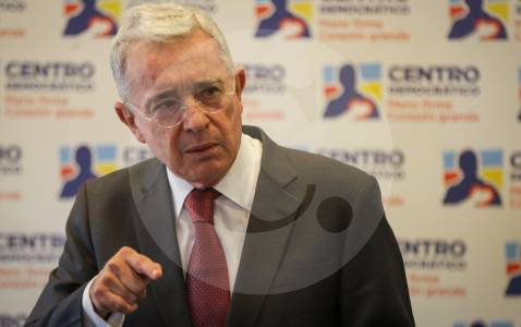 Aplazan hasta agosto la indagatoria a Álvaro Uribe por masacres en Antioquia: ¿por qué?