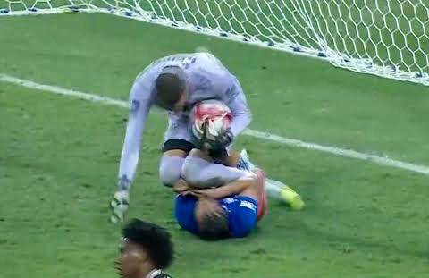 Todo inició después de esta acción de juego. FOTO TOMADA DE X