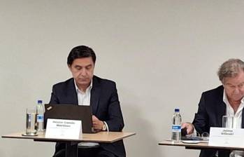 Jaime Gilinski (der.) presidente de Nutresa, encabezó en Medellín la asamblea extraordinaria de accionistas. Lo acompaña Néstor Camilo Martínez, miembro de junta FOTO Ferney Arias.