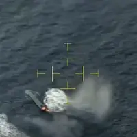 El Comando Sur de Estados Unidos ha destruido más de 30 lanchas presuntamente vinculadas al narcotráfico en el Caribe y el Pacífico durante operativos en aguas internacionales. FOTO: Captura de video