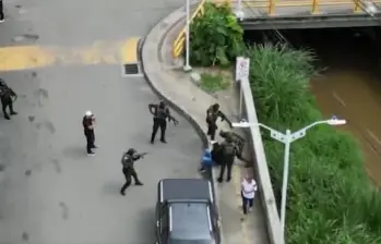 El individuo fue capturado en zona rural de Donmatías en un operativo conjunto entre la Policía Nacional y la Interpol. FOTO: captura de video 