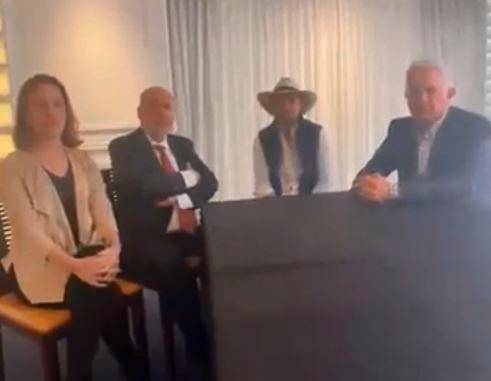 El propio Álvaro Uribe publicó un video después de la reunión. FOTO: TOMADA DE TWITTER